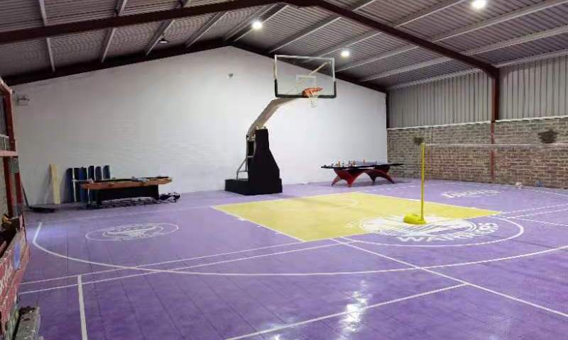 Aménager son espace sport / Détente intérieur dans un hangar: Basket  Badminton - Mon terrain 2 sports